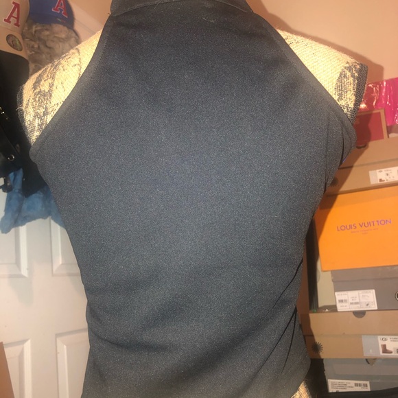 Fashion nova zip up sleeveless croptop💕 - Picture 6 of 8